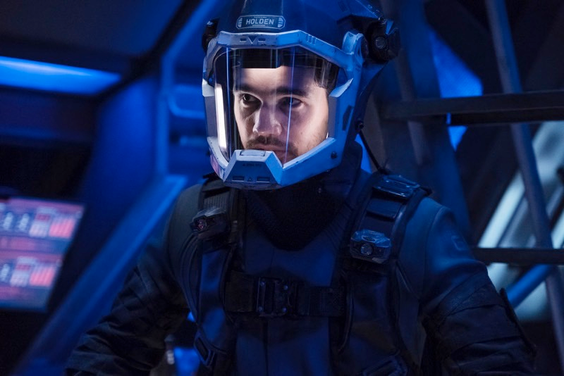 Roci captain and coffee addict James Holden (Steven Strait).